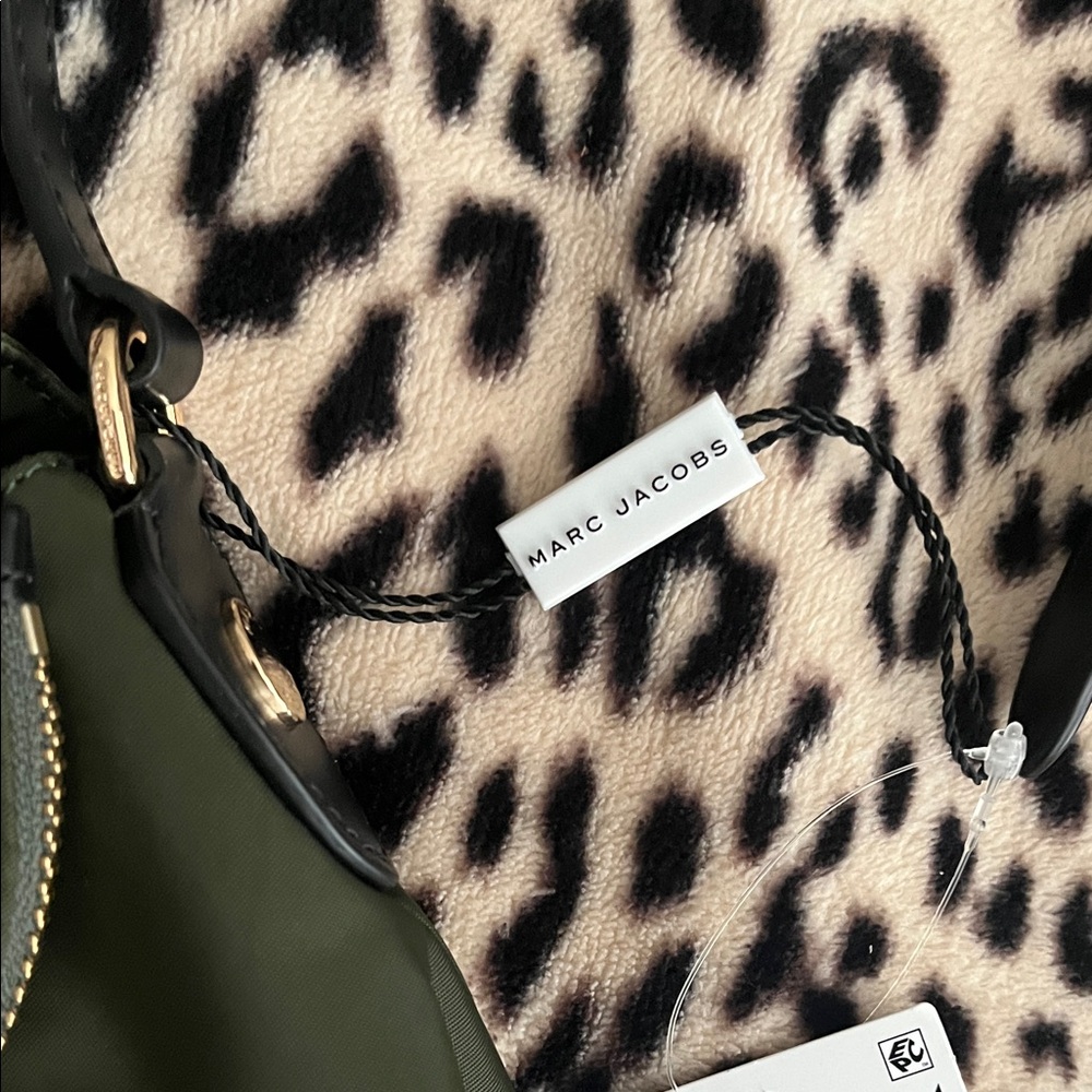 ๐ Marc Jacobs Cross Body Bag ๐ - Picture 7 of 9